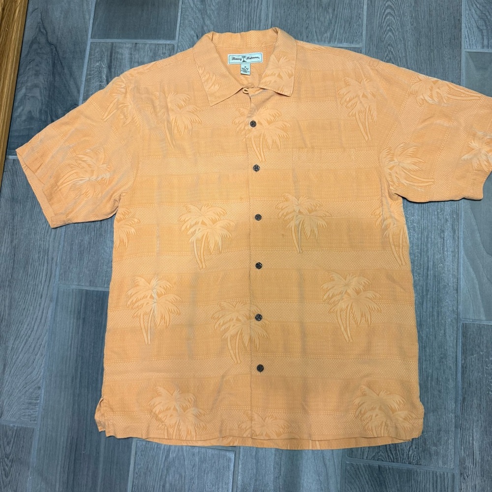 Tommy Bahama 100% silk Palm Tree Texture Shirt Men Medium Peach Tan Short sleeve